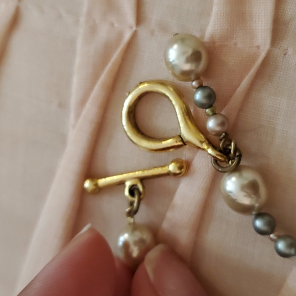 Tricolor Pearl Necklace - Picture 2 of 4